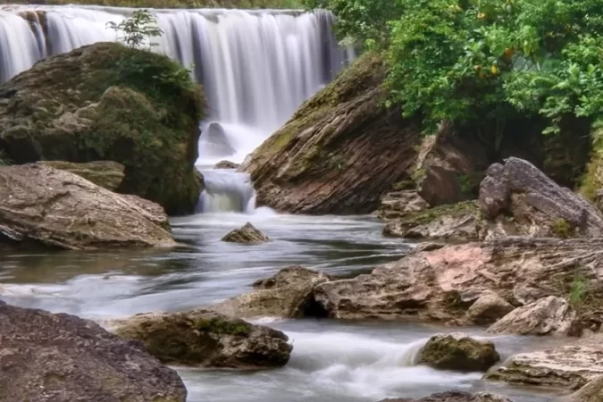 Air Terjun Kedung Maor: Keindahan Alam Bojonegoro yang Menawan