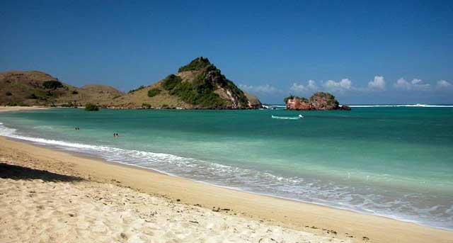 Pantai Kuta Mandalika, Surga Tersembunyi di Lombok