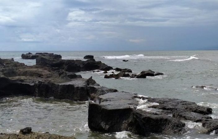 Pantai Mengening Cemagi