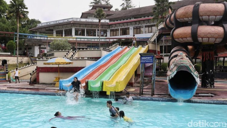 Kolam Renang Karang Setra