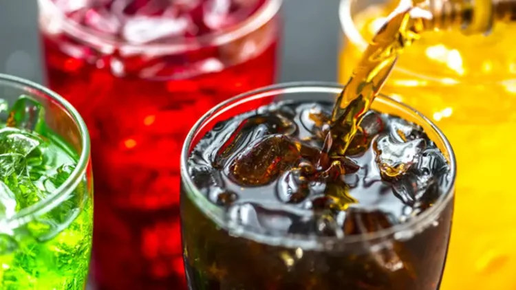 Efek Buruk Sering Minum Minuman Bersoda