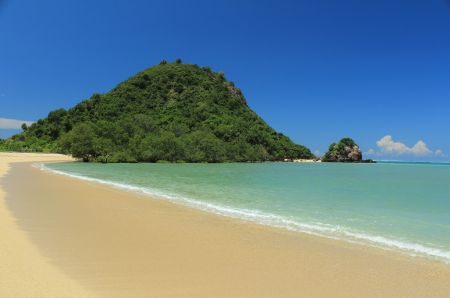 10 Pantai Terbaik di Lombok yang Wajib Masuk Itinerary Liburan Anda