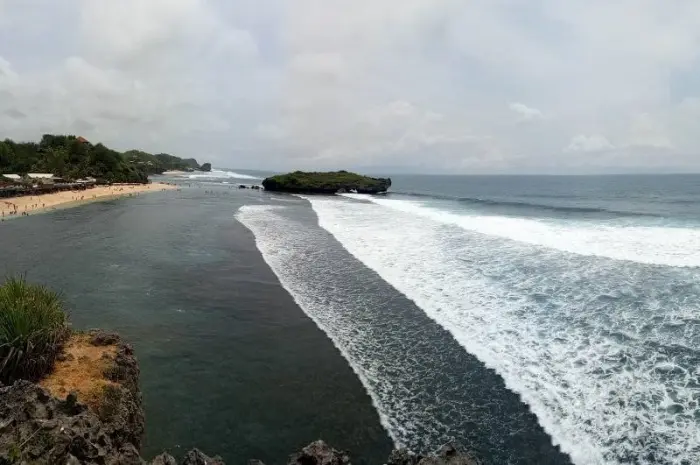 Pesona Pantai Sadranan Gunungkidul: Surga Lautan Tropis dengan Keindahan Bawah Laut yang Menawan