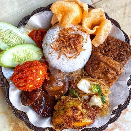 Uduk Bahagia Tendean: Warung Nasi Uduk Kekinian dengan Sambal Lezat