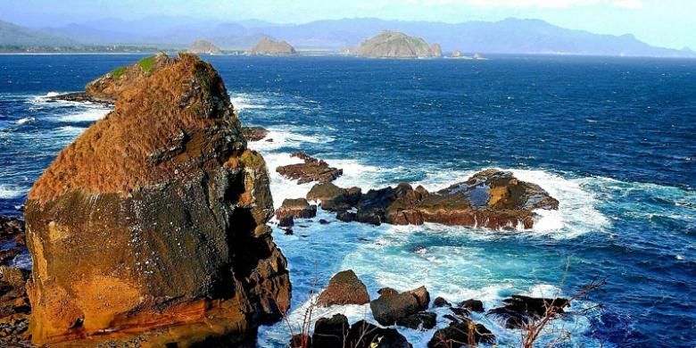 Pantai Papuma Jember