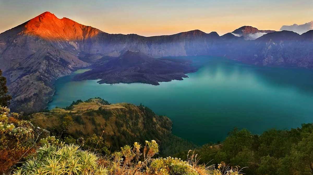 Ingin Liburan Anti-Mainstream 11 Tempat Ini Tawarkan Pesona Alam dan Budaya Indonesia