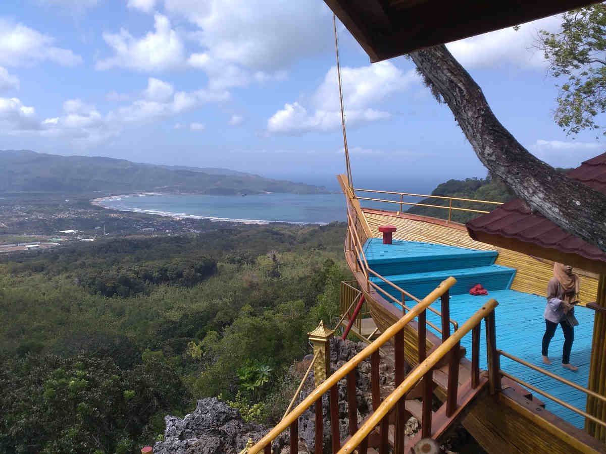 23 Tempat Wisata di Pacitan Selain Gua, Pesona Alam Lengkap dari Gunung, Pantai hingga Sungai