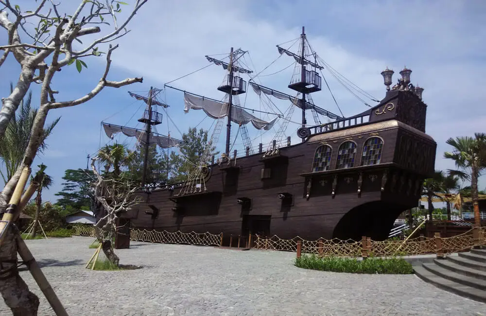 Waterboom Jogja, Destinasi Wisata Air Keluarga dengan Tema Bajak Laut