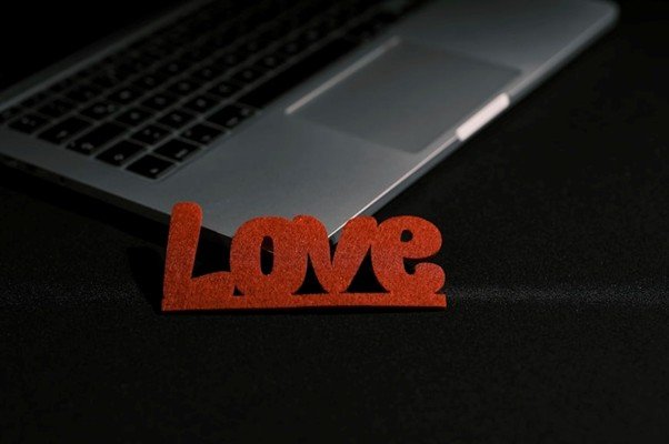 Love Scam Lintas Negara: Ancaman Baru Kejahatan Keuangan Berbasis Digital