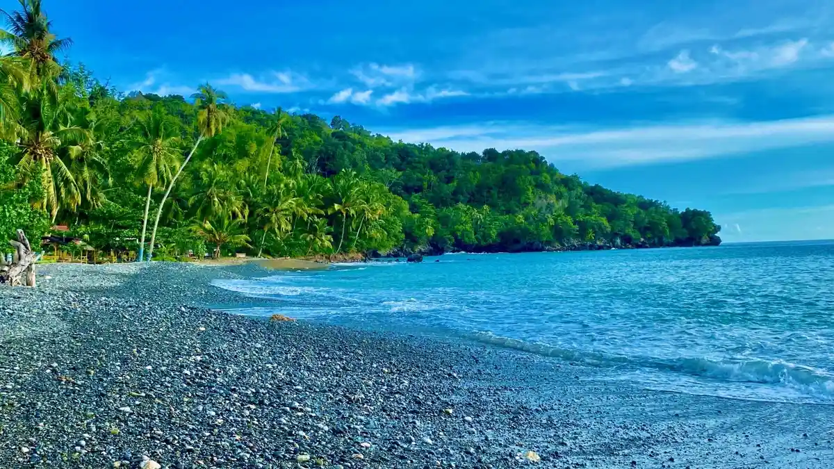 Pantai Batee Puteh, Pesona Batu Putih Berkilau yang Jadi Surga Tersembunyi di Aceh Selatan