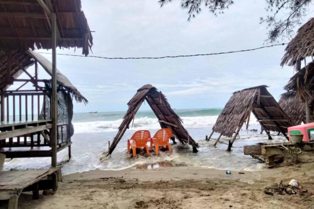 Pantai Jilbab Aceh Barat Daya, Destinasi Favorit Remaja untuk Bersantai dengan Nuansa Sejuk dan Kuliner Lezat