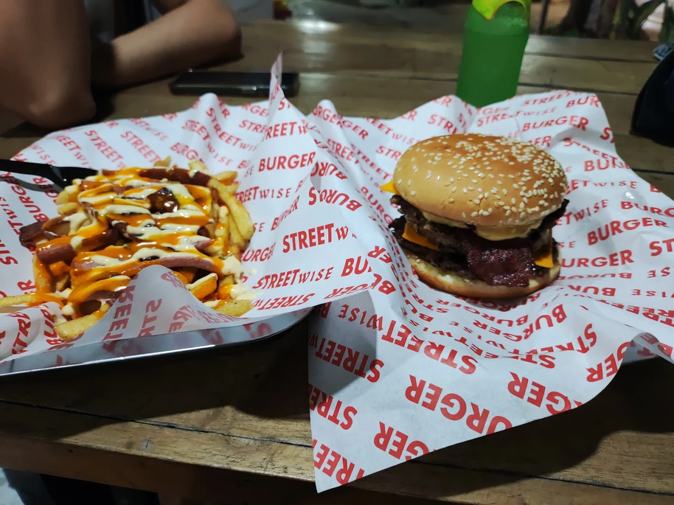 5 Burger Kaki Lima Enak di Jakarta yang Viral dan Ramah di Kantong