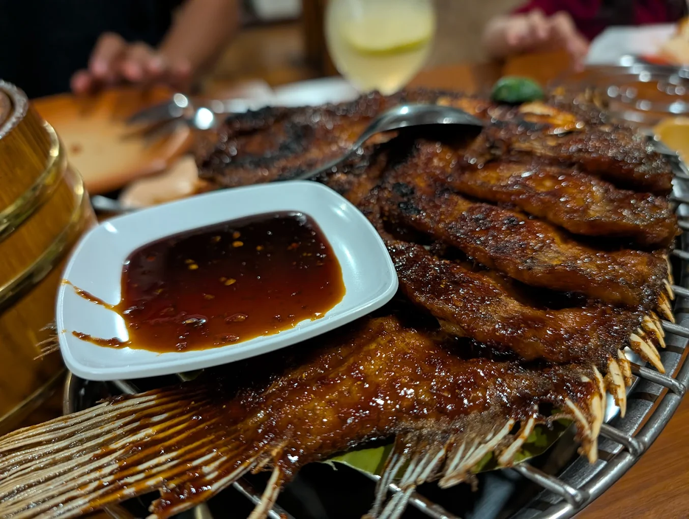 Daftar Menu dan Harga Raja Rasa Bandung , Pilihan Seafood dan Masakan Sunda untuk Makan Rombongan