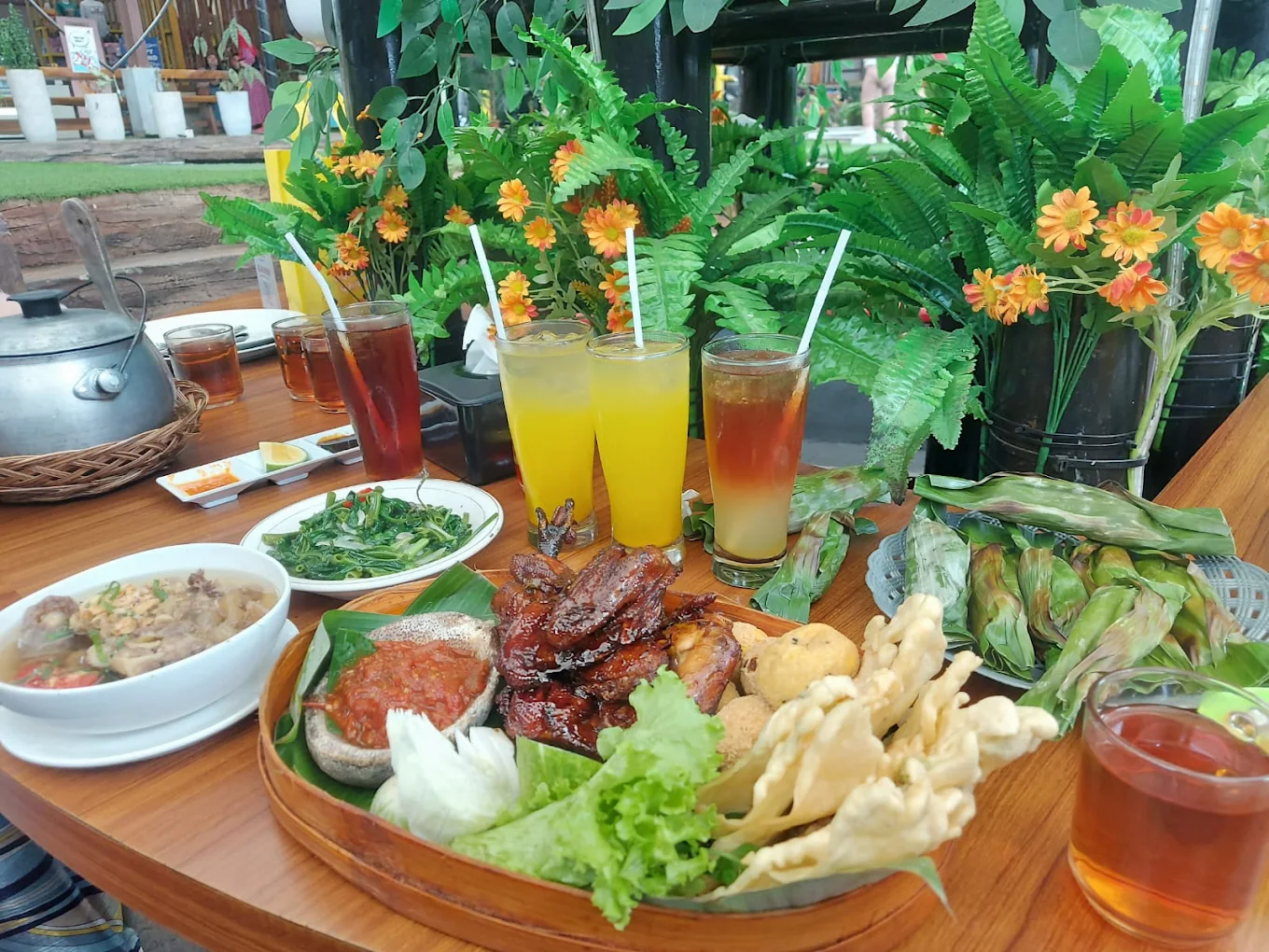 10 Tempat Makan di Lembang dengan Suasana Alam yang Cocok untuk Wisata Kuliner Bersama Keluarga