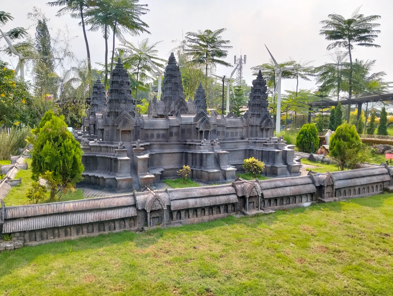 Minimania Puncak Bogor, Destinasi Unik dengan Landmark Dunia dalam Versi Mini
