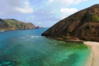 Pantai Mawun Lombok, Destinasi Wisata Eksotis dengan Panorama Teluk yang Memikat