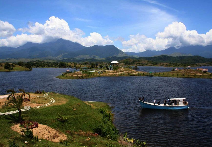 Waduk Keliling Indrapuri, Destinasi Wisata Alam Aceh Besar dengan Panorama Gunung dan Sunset
