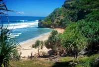 Pantai Puyangan Wonogiri, Pantai Pasir Putih yang Masih Alami dengan Panorama Tebing Eksotis