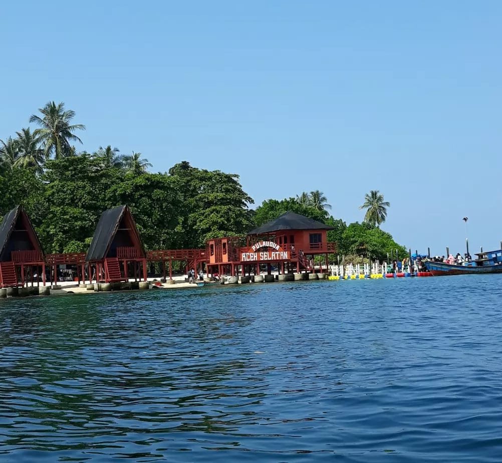 Pulau Dua Aceh Selatan, Surga Wisata Bahari dengan Dermaga Apung dan Panorama Samudera Hindia